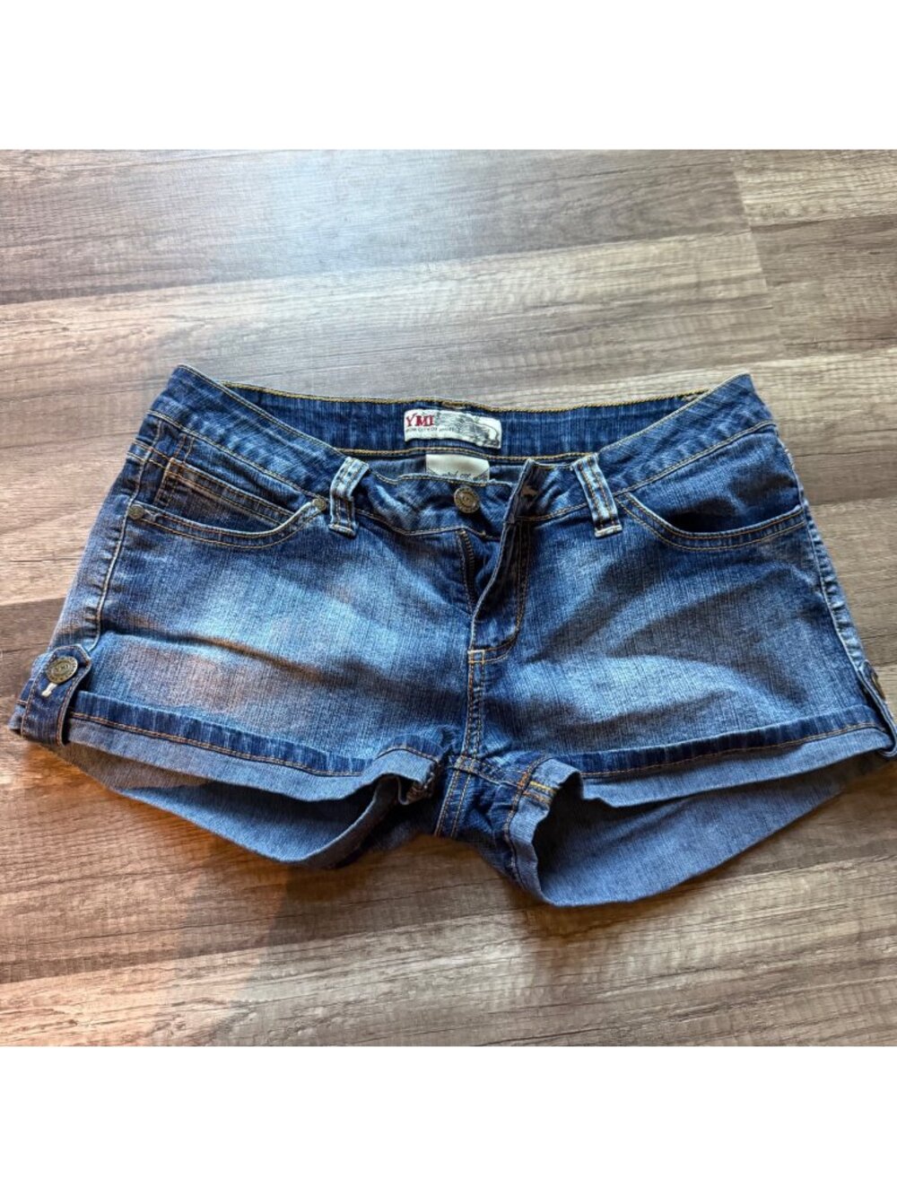 YMI Womens Denim Shorts Size 7 Embroidered Back Pockets Medium Wash Made In Viet